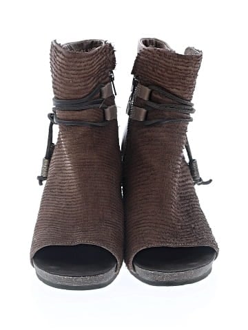 otBt Ankle Boots (view 2)