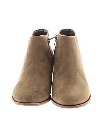 Amazon Essentials Ankle Boots (view 2)