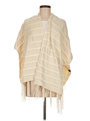 Akemi + Kin Poncho (view 1)
