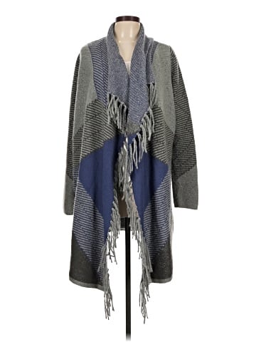 Rafaella Poncho (view 1)