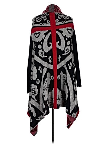Alberto Makali Poncho (view 2)