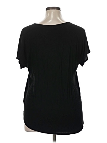Lucy & Laurel Short Sleeve T-Shirt (view 2)