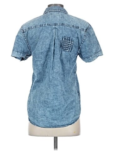 Guess Short Sleeve Button-Down Shirt (view 2)