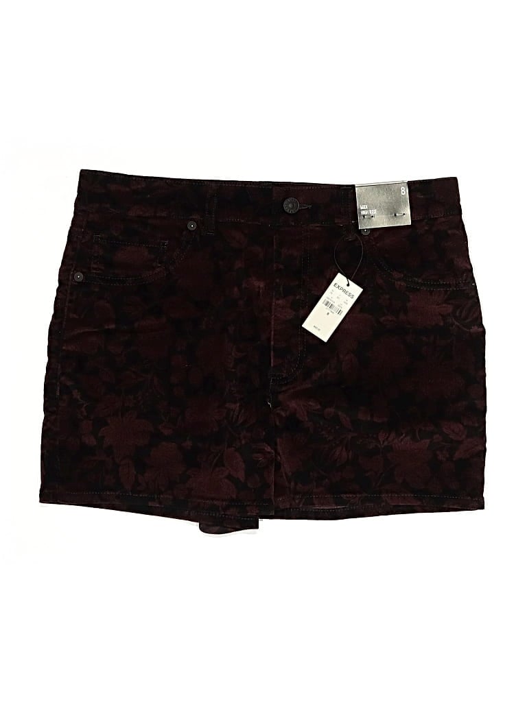 Express Shorts In Burgundy
