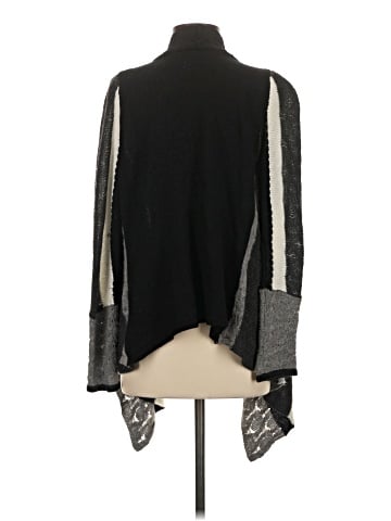 Alberto Makali Poncho (view 2)
