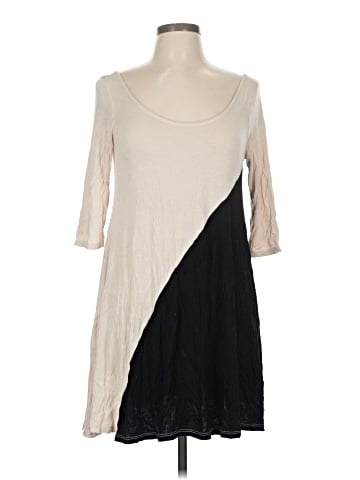 BLOOMS In The City 3/4 Sleeve Top (view 1)