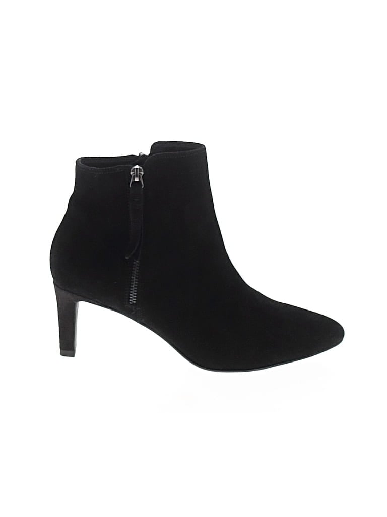Pre-owned Clarks Ankle Boots In Black