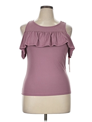 Hot Kiss Sleeveless Top (view 1)
