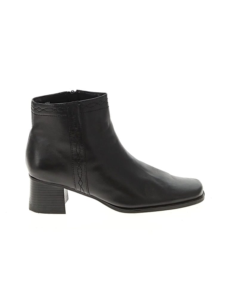 Pre-owned White Mountain Ankle Boots In Black