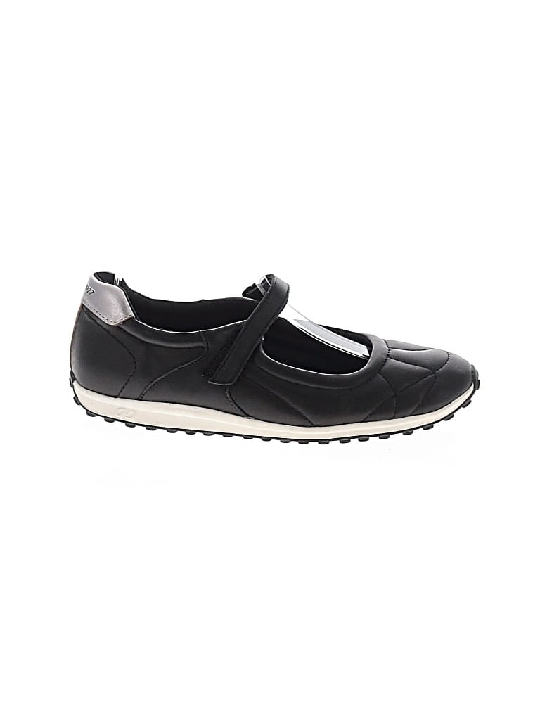 Pre-owned Naturalizer Flats In Black