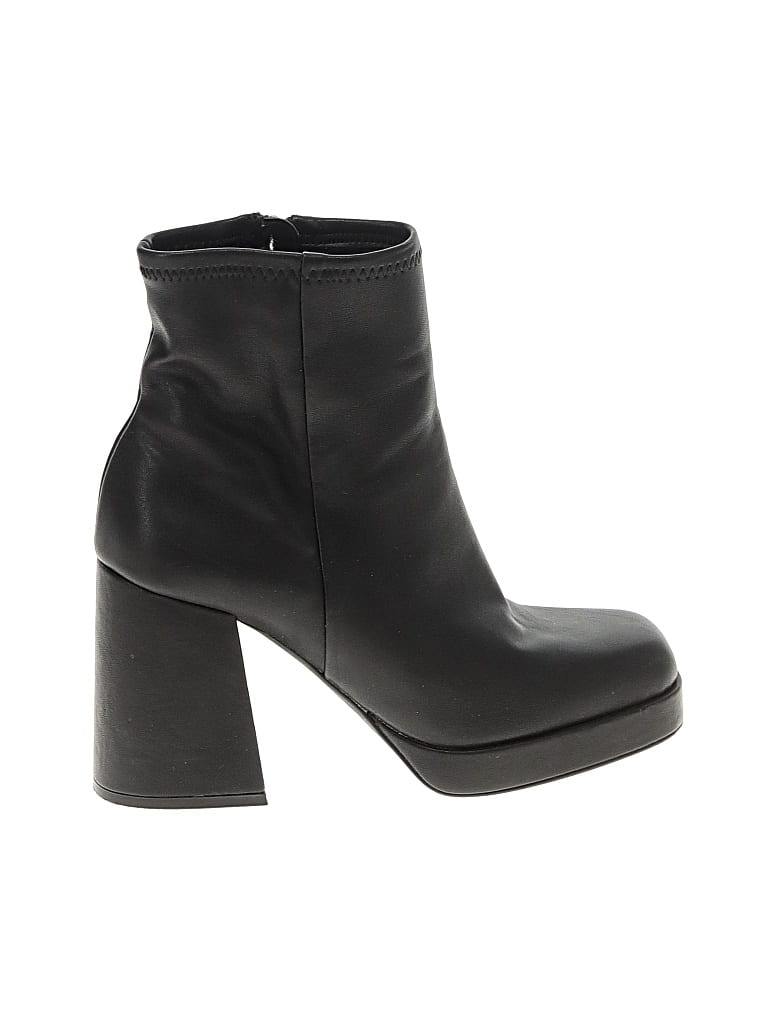 Pre-owned Steve Madden Boots In Black