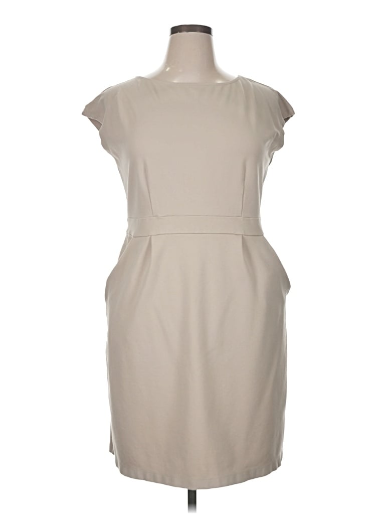 Pre-owned Quince Casual Dress In Brown