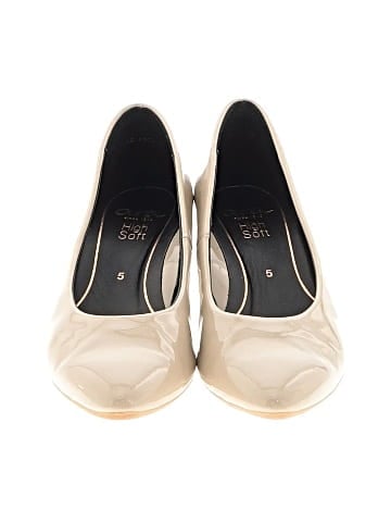 Ara Heels (view 2)