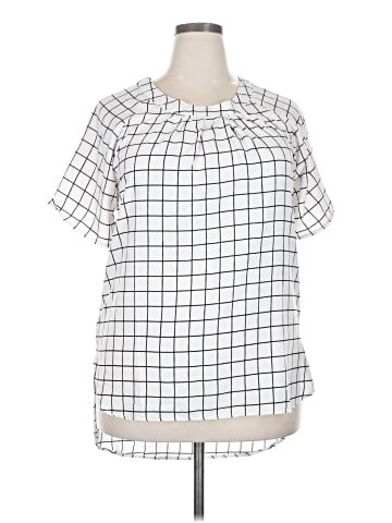 Alisha & Chloe Short Sleeve T-Shirt (view 1)