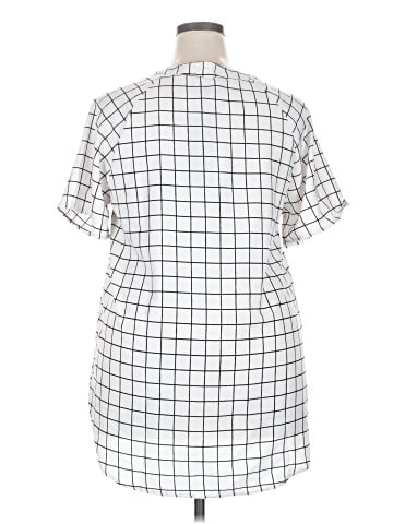 Alisha & Chloe Short Sleeve T-Shirt (view 2)