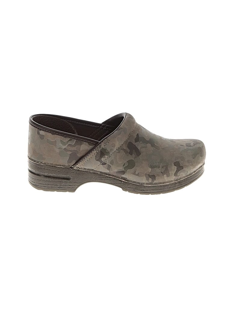 Click to view more detailed imagery on our partner's website Pre-owned Dansko Mule/clog In Green