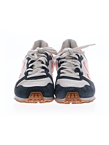 VEJA Sneakers (view 2)