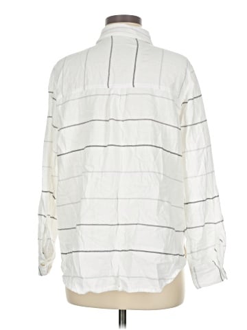 Maurices Long Sleeve Button-Down Shirt (view 2)