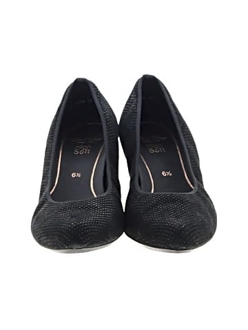 Ara Heels (view 2)