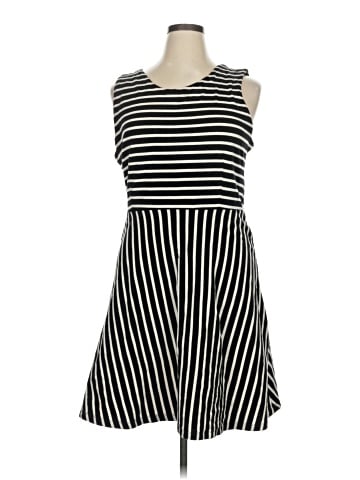 Old Navy Casual Dress (view 1)