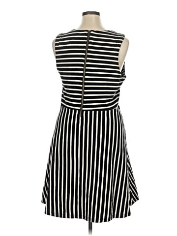 Old Navy Casual Dress (view 2)