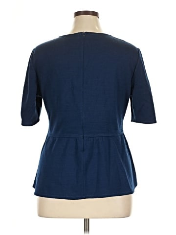 St. John Short Sleeve Top (view 2)