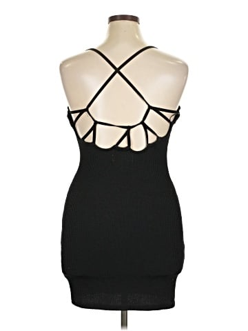 Urban Outfitters Casual Dress (view 2)