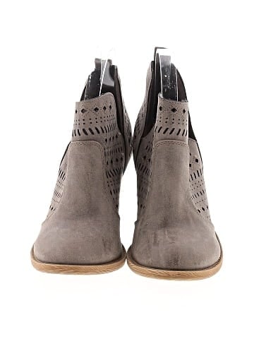 Daisy Fuentes Ankle Boots (view 2)