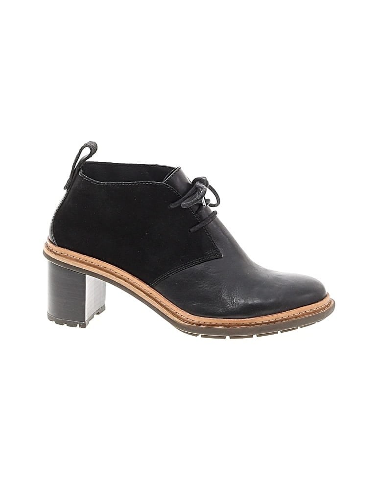 Pre-owned Clarks Ankle Boots In Black