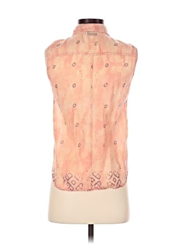 BDG Sleeveless Button-Down Shirt (view 2)