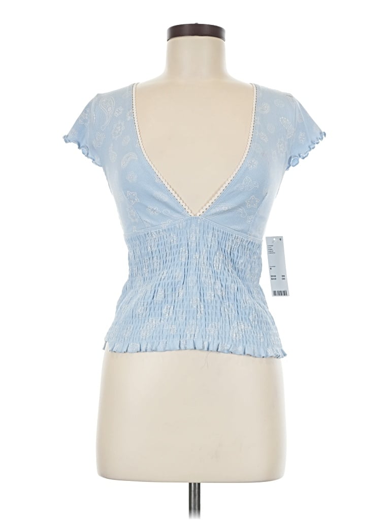 Kimchi Blue Sleeveless T-shirt In Blue