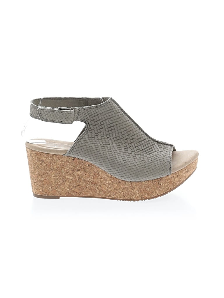 Pre-owned Clarks Wedges In Gray