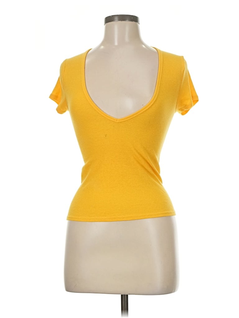 Pre-owned Urban Outfitters Short Sleeve T-shirt In Yellow