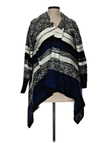 Monroe and Main Poncho (view 1)