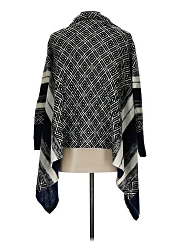 Monroe and Main Poncho (view 2)