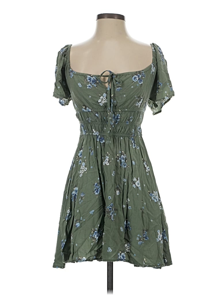 Pre-owned Passport Casual Dress In Green