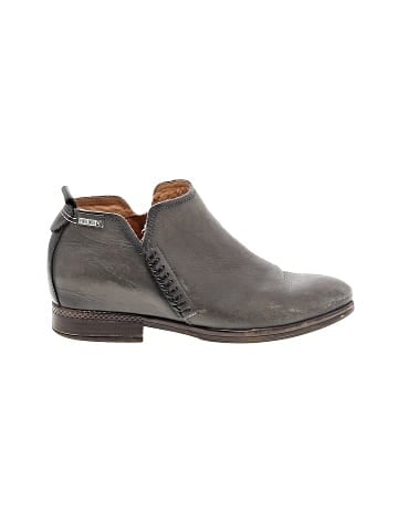 Pikolinos Ankle Boots (view 1)