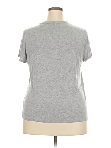 Jennifer Lopez Short Sleeve T-Shirt (view 2)