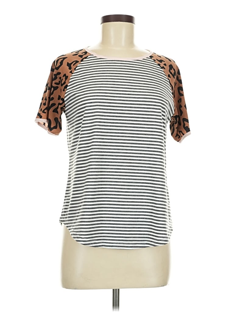 Pre-owned Tickled Teal Short Sleeve Top Ivory Animal Print Pattern Scoop Neck Tops In White