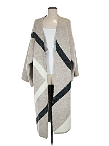 Akemi + Kin Poncho (view 1)