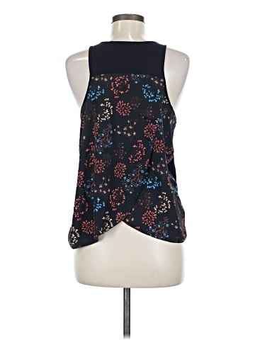 Hinge Sleeveless Top (view 2)