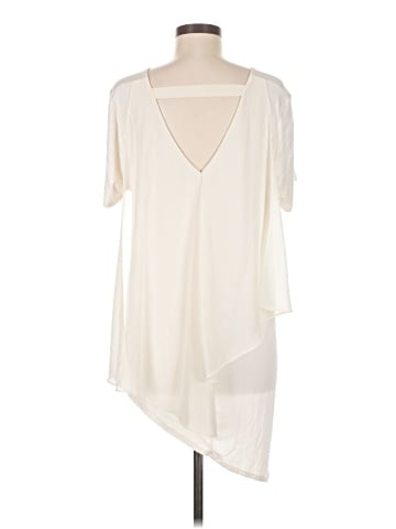 Lisa Rinna Short Sleeve T-Shirt (view 2)