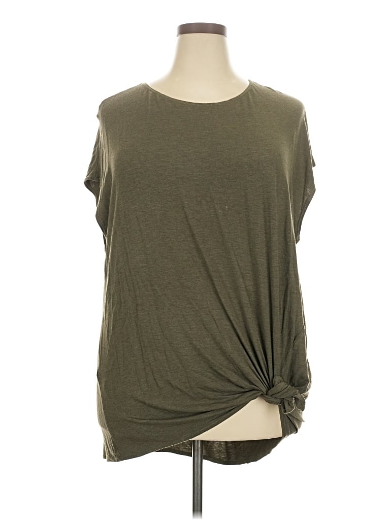 Pre-owned Max Studio Sleeveless T-shirt In Green