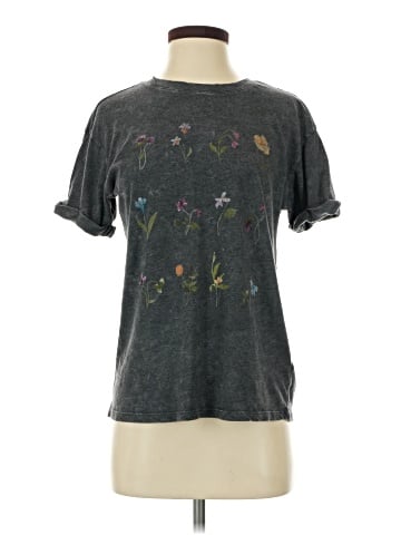 Maurices Short Sleeve T-Shirt (view 1)
