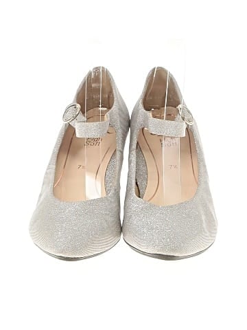 Ara Heels (view 2)