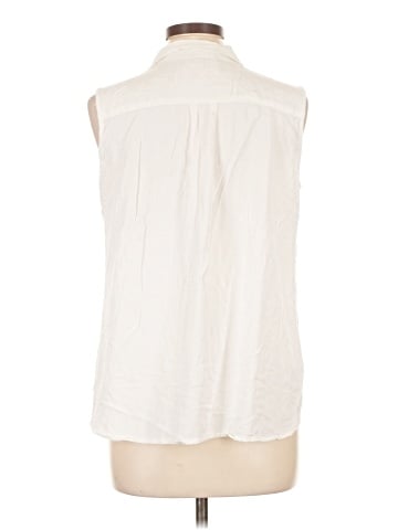 North Style Sleeveless Button-Down Shirt (view 2)