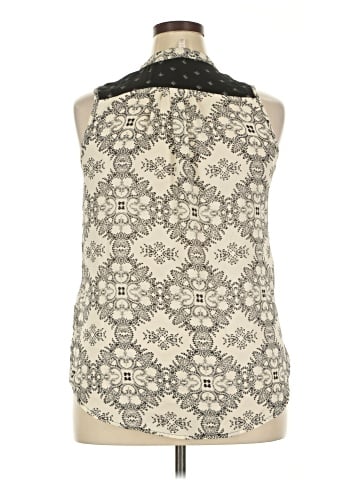 Xhilaration Sleeveless Button-Down Shirt (view 2)