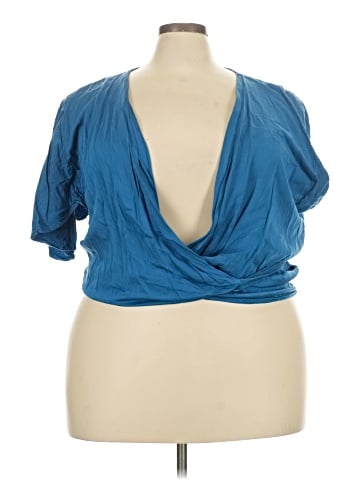 DIARRABLU Short Sleeve Top (view 1)
