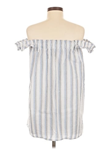 Romeo & Juliet Couture Sleeveless Blouse (view 2)