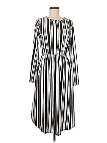 Betsey's Boutique Shop Casual Dress (view 1)